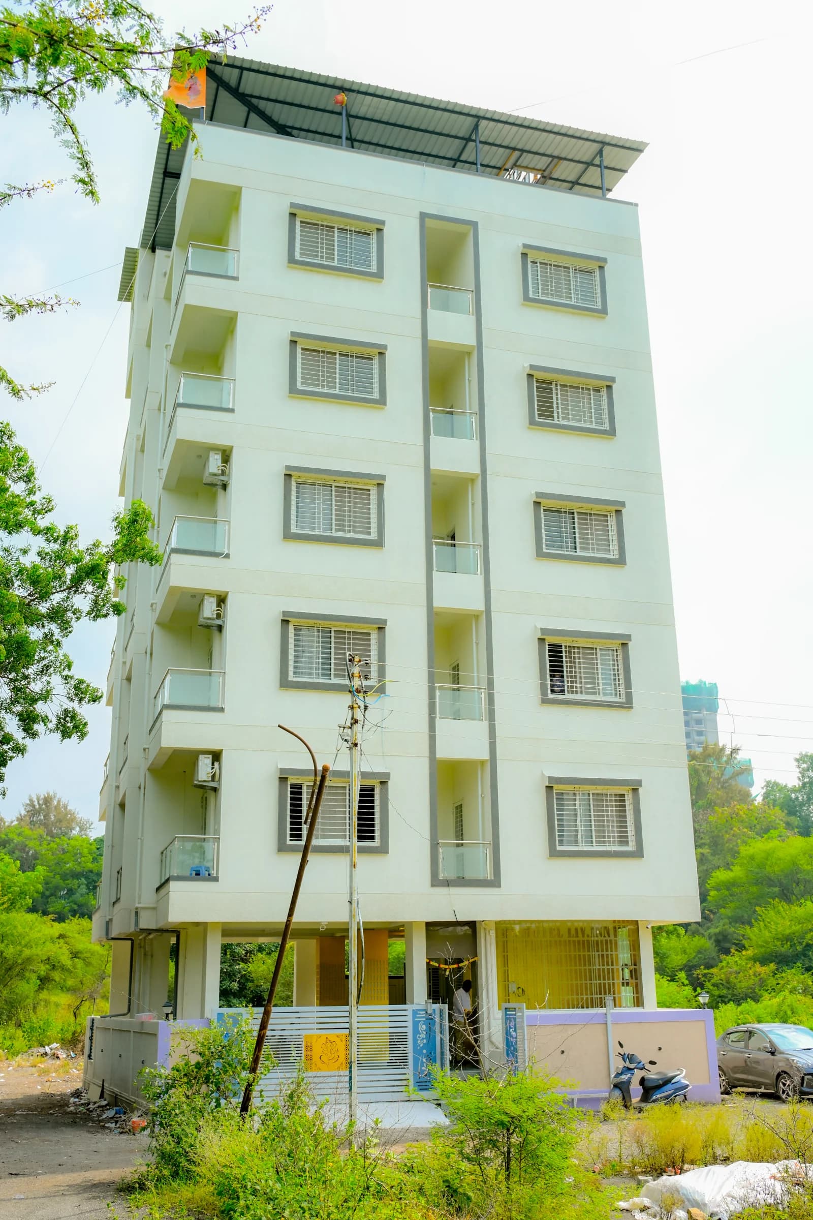 Hotel Building & Exterior